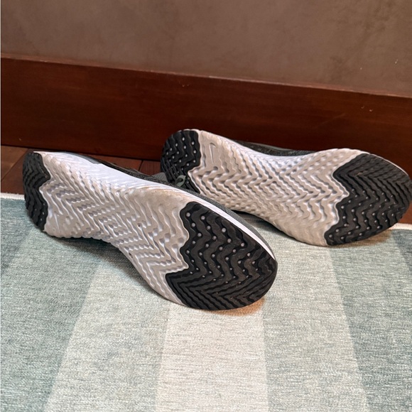 Nike Epic React Flyknit 2 size 12 - Picture 4 of 5